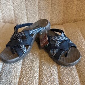 Sketchers Reggae Sandals~NWT